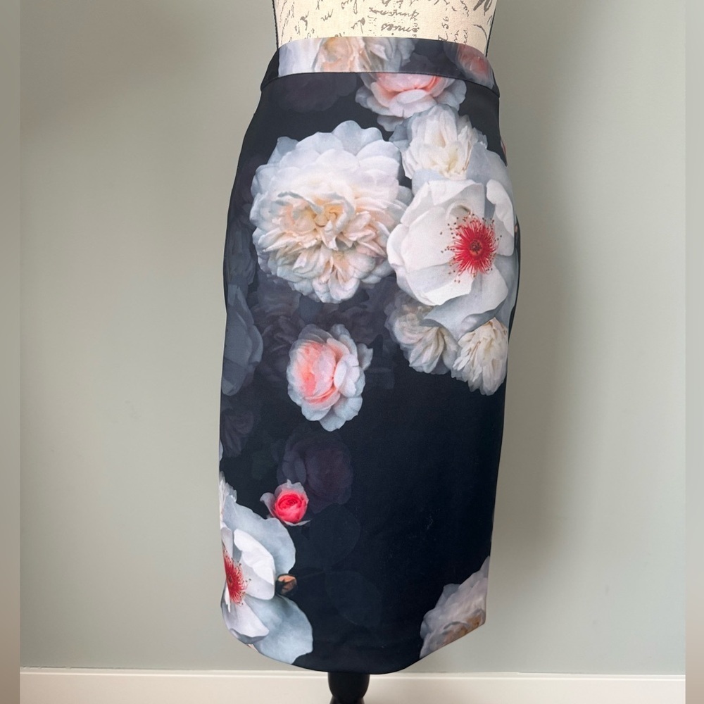 Ted Baker London Black Floral Pencil Skirt Garden Print Midi Skirt Size 1 - Picture 2 of 7